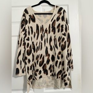 Leopard print V neck sweater tunic, Size Large